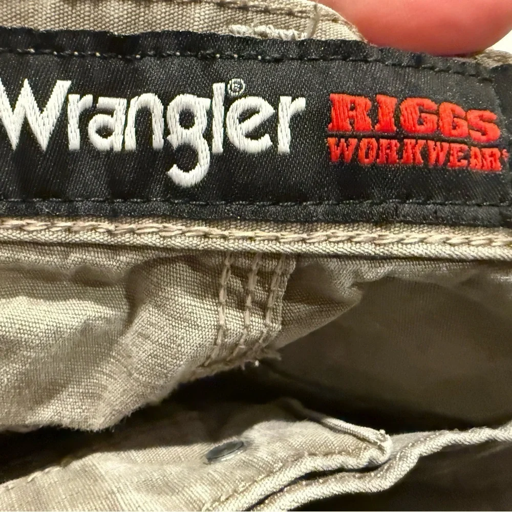 WRANGLER RIGGS WORKWEAR TECHNICIAN PANT BEIGE SIZE 42x32